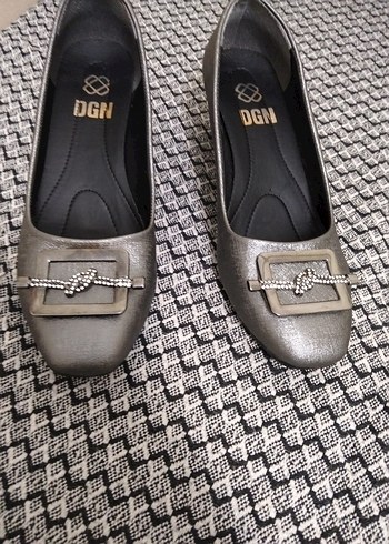 Gri Yılan Desenli Tokalı Kadın Topuklu Ayakkabı - Görsel 9