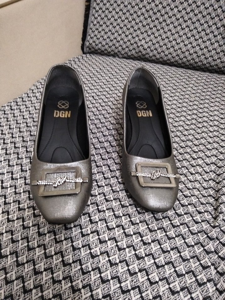 Gri Yılan Desenli Tokalı Kadın Topuklu Ayakkabı - Görsel 2