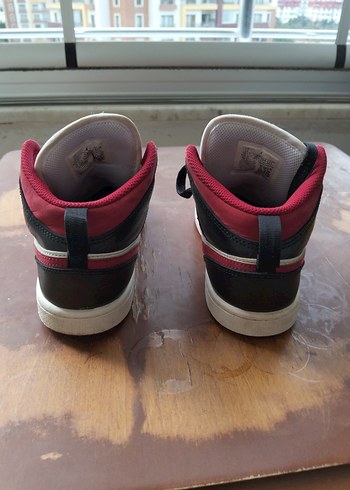 ORJİNAL AİR JORDAN 1MİD GYM RED BASKETBOL AYAKKABI 33 BUÇUK NO - Görsel 3