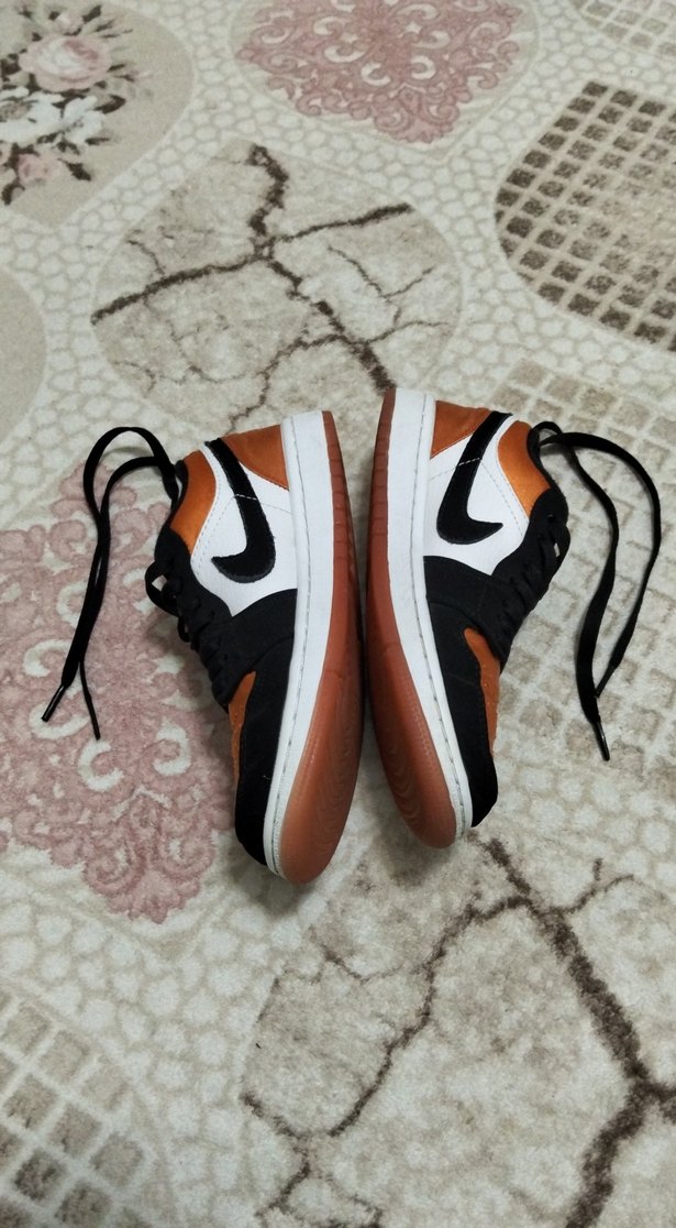 Nike Jordan 1 Low Satın Siyah-Beyaz Turuncu Sneaker — görsel 9/11