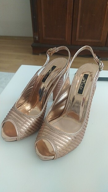 Gold topuklu ayakkabı  - Görsel 9