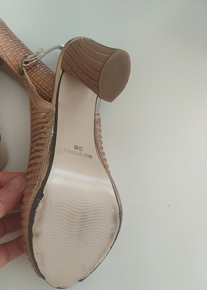 Gold topuklu ayakkabı  - Görsel 4