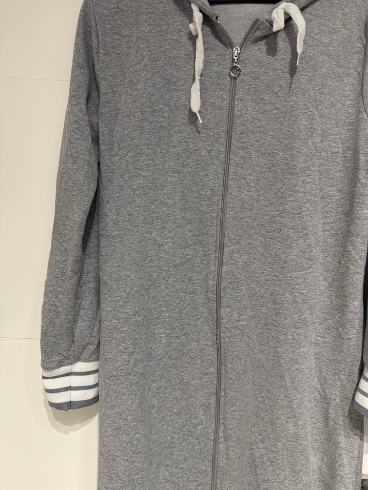 Uzun Gri Kadın Kapüşonlu Spor Elbise - Görsel 4