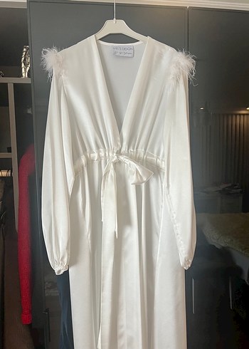 Uzun Beyaz V Yakalı Lohusa Sabahlığı - Görsel 3