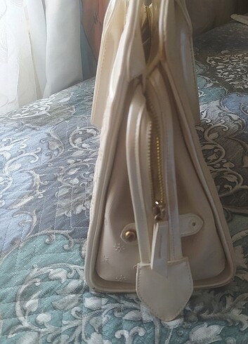  Beden beyaz Renk Matmazel Krem ( sedef) renkli çanta 