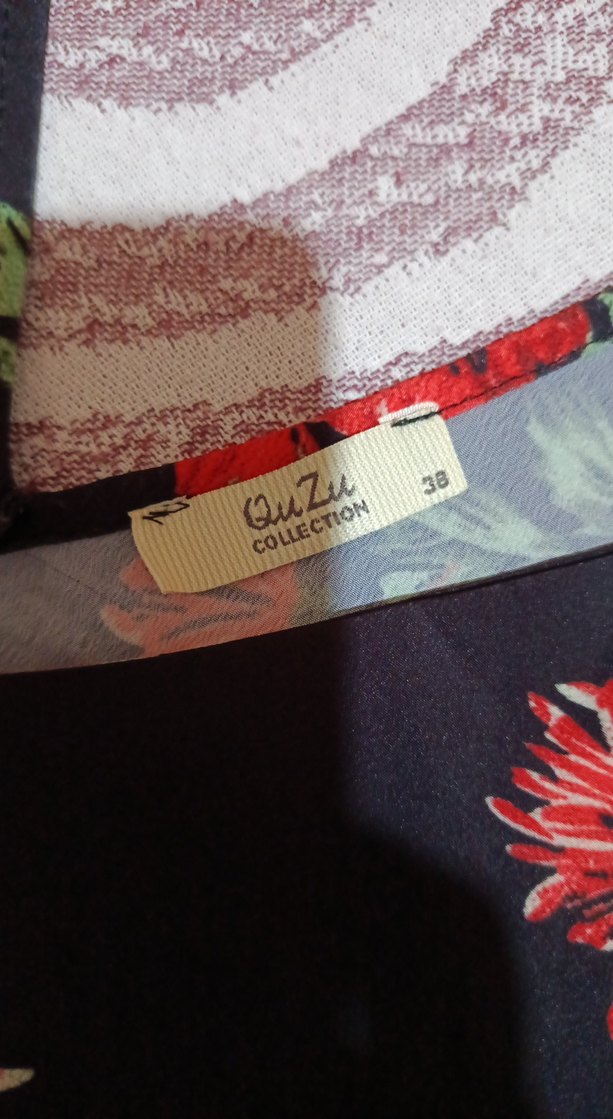 Çiçek Desenli V Yaka Kadın Bluz - Görsel 3