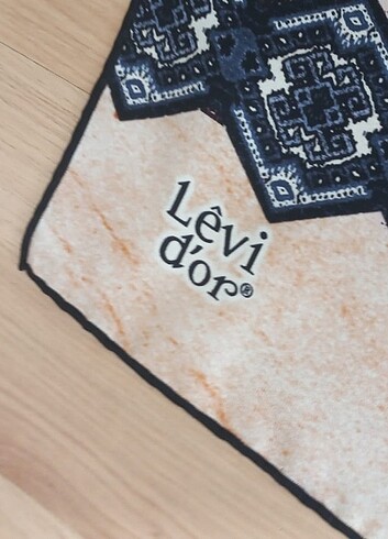 Levi'dior esarp