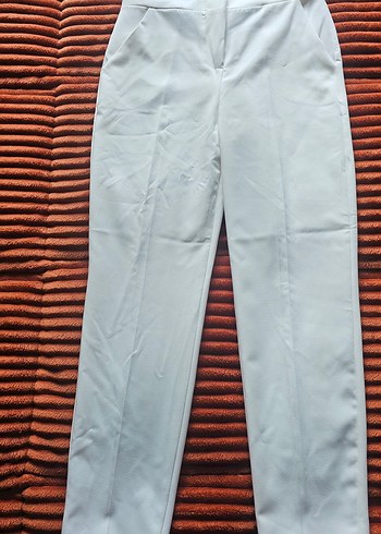 Kadın Beyaz Piliseli Kumaş Pantolon - Görsel 2