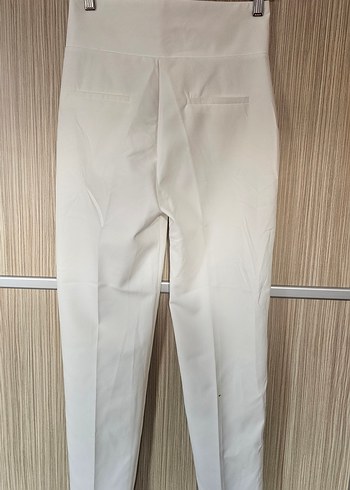 Kadın Beyaz Piliseli Kumaş Pantolon - Görsel 4