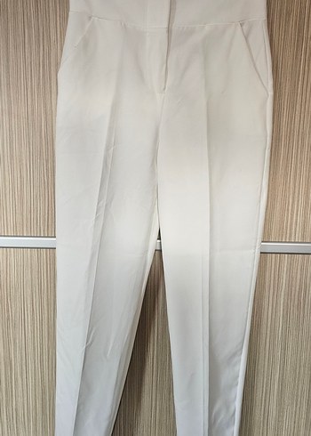 Kadın Beyaz Piliseli Kumaş Pantolon - Görsel 5