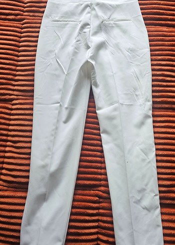 Kadın Beyaz Piliseli Kumaş Pantolon - Görsel 3