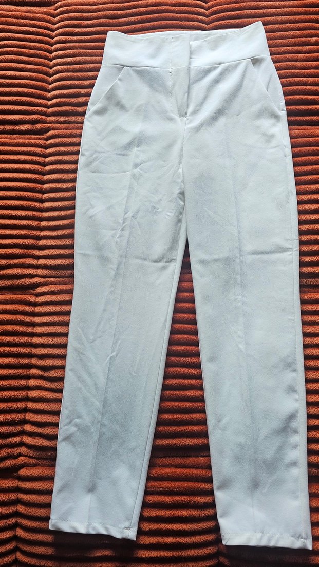 Kadın Beyaz Piliseli Kumaş Pantolon - Görsel 2