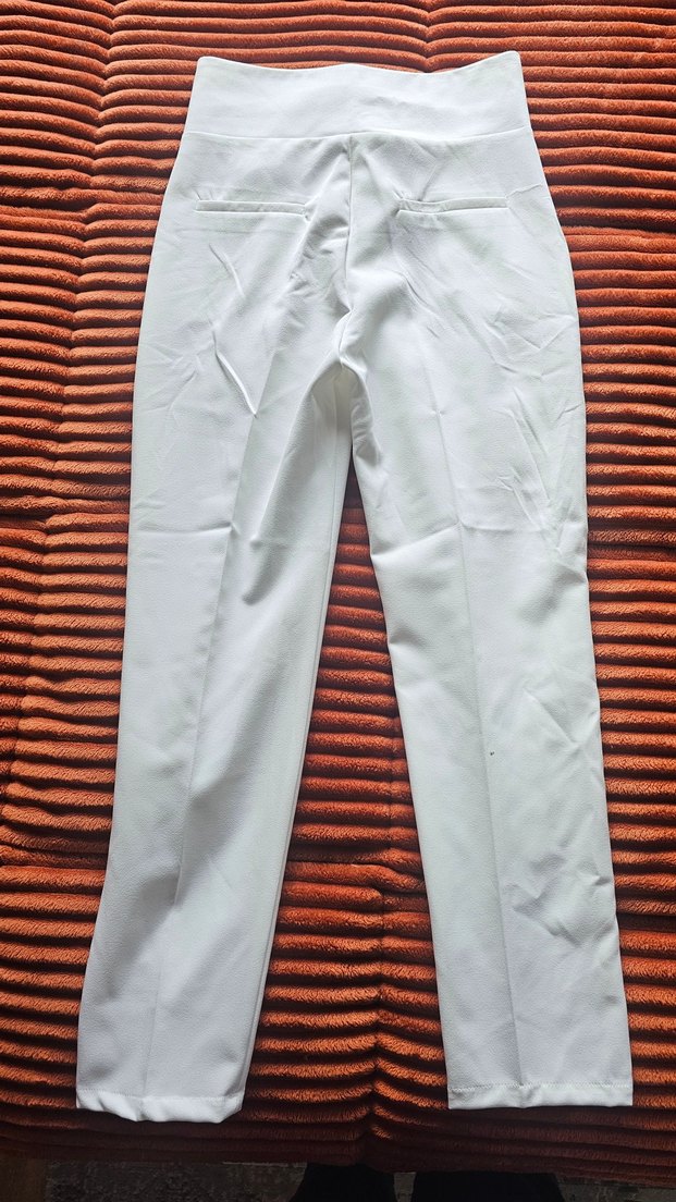 Kadın Beyaz Piliseli Kumaş Pantolon - Görsel 3