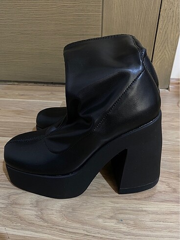 36 Beden Bershka Streç Topuklu Platform Bot