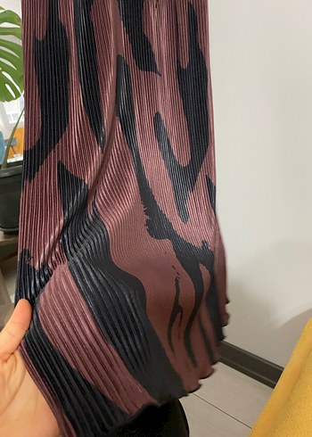 Bordo V Yakalı Pilili Uzun Elbise - Görsel 3