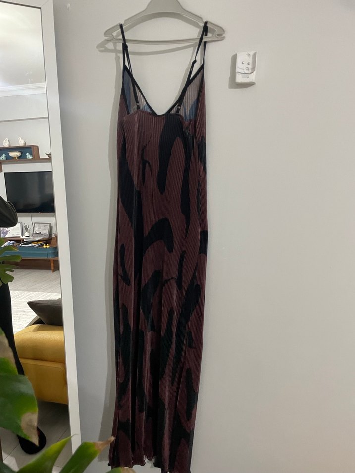 Bordo V Yakalı Pilili Uzun Elbise - Görsel 4