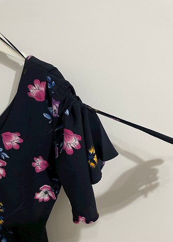 Çiçek Desenli V Yaka Mini Elbise - Görsel 3