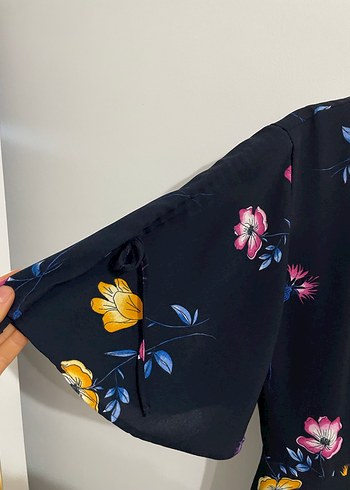 Çiçek Desenli V Yaka Mini Elbise - Görsel 4