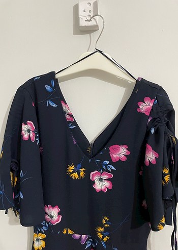 Çiçek Desenli V Yaka Mini Elbise - Görsel 5