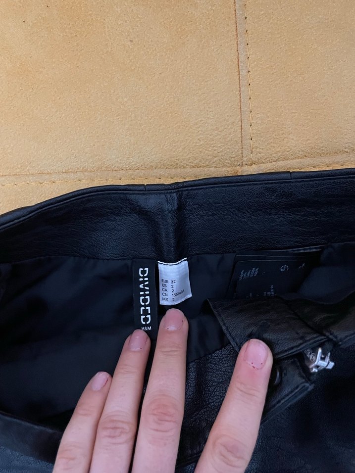 Fermuarlı Nakışlı Siyah Deri Mini Etek - Görsel 2