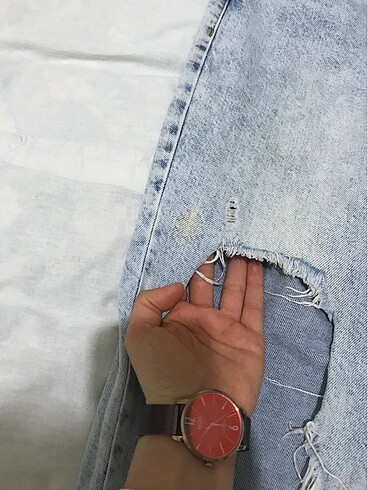 Yırtık Jean Pantolon - Görsel 4