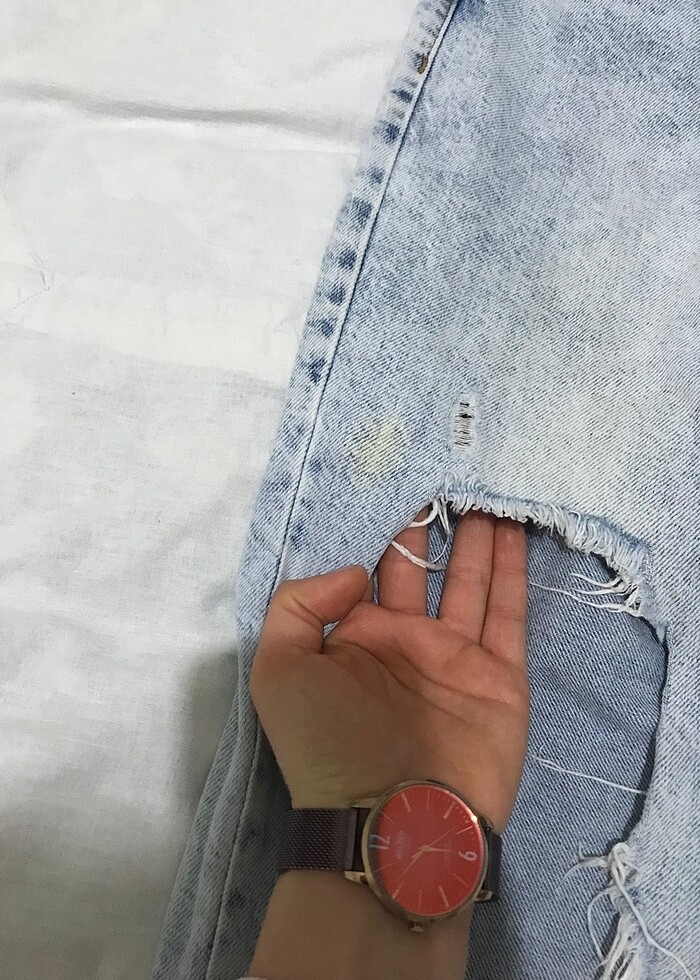 Yırtık Jean Pantolon - Görsel 4