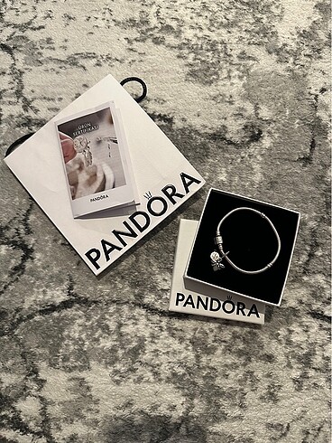 Pandora Bileklik ve Charm