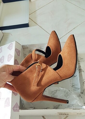 Nine West İnci Marka 11 cm topuklu siyah rugan sitiletto sadece 2 saat kul