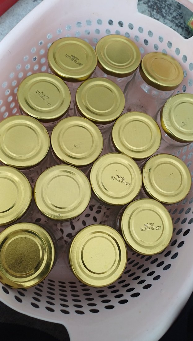 Parlak Altın Kapaklı Cam Bebek Şişesi - Görsel 2