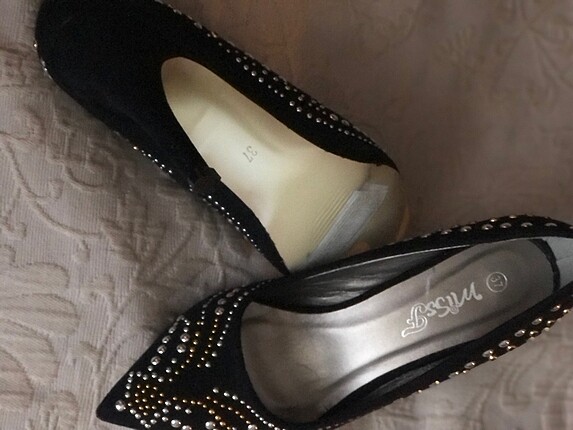 Diğer Zımbalı stiletto