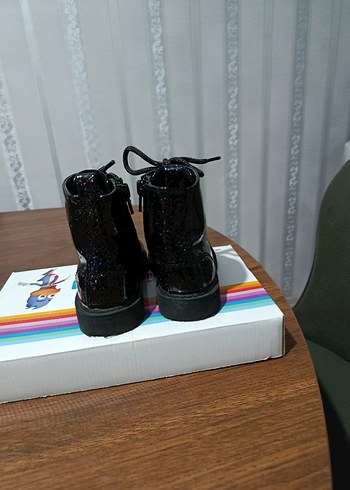 yurtdışı ürünü simli kız çocuk bot - Görsel 3