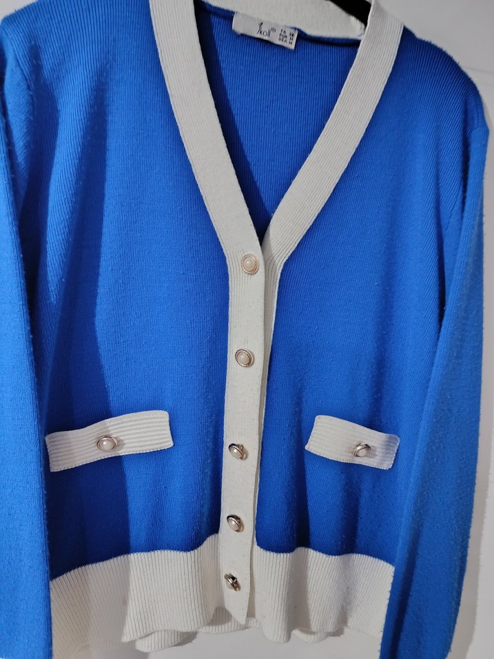 Mavi düğmeli Triko kadın hırka - Görsel 2