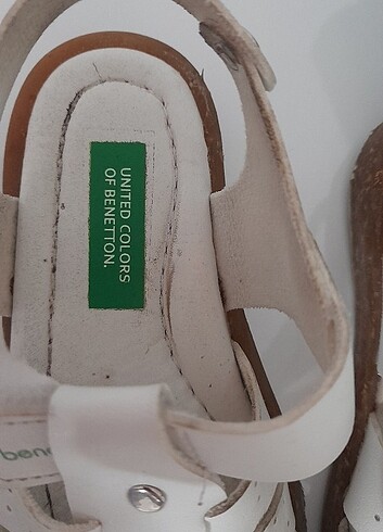 24 Beden beyaz Renk Benetton sandalet