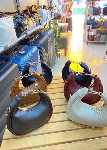 Miu Miu Zincir Detaylı Yılan Desenli Deri Kadın Çanta