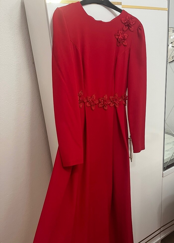 Kırmızı elbise - Görsel 2
