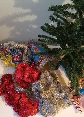 Yılbaşı ağacı ve süsleme seti