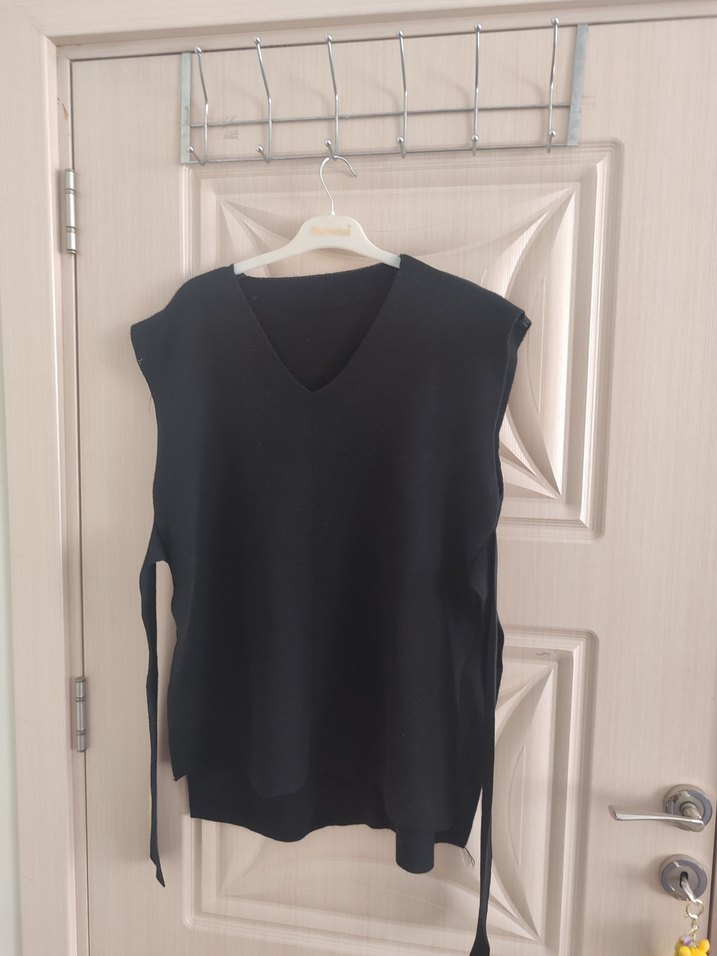 Siyah V Yaka Kadın Süveter - Görsel 2