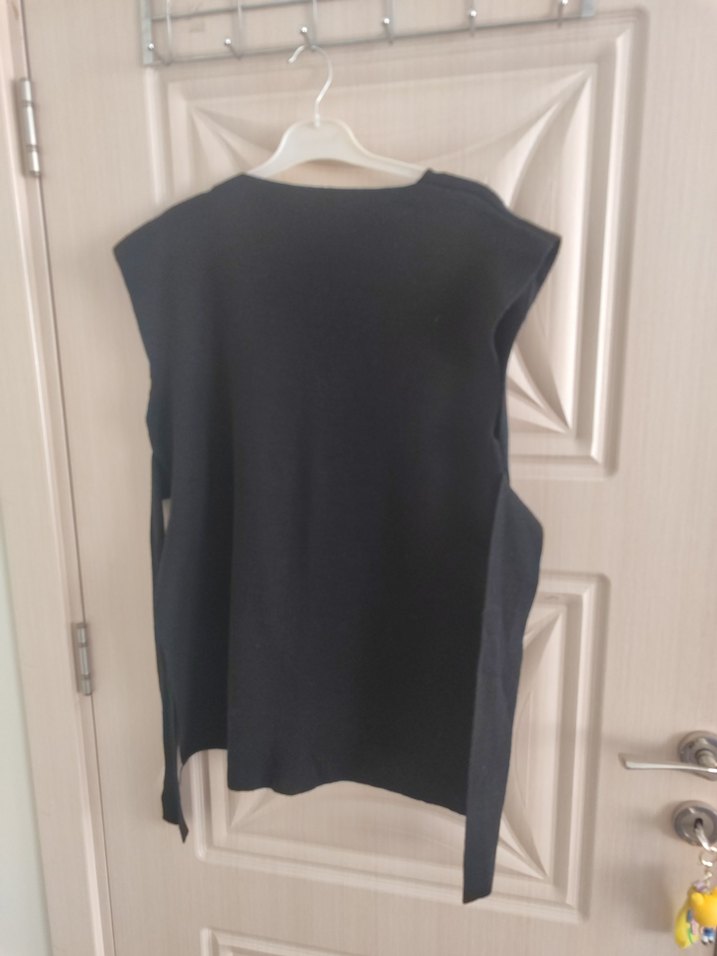 Siyah V Yaka Kadın Süveter - Görsel 4