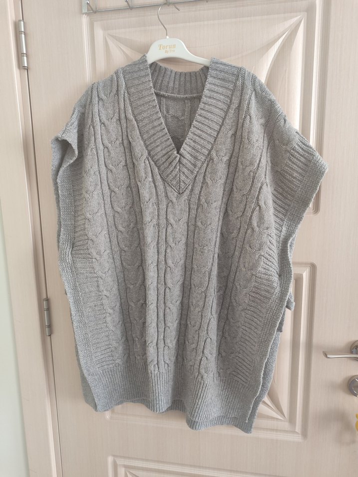 Gri V Yakalı Kadın Triko Süveter - Görsel 2