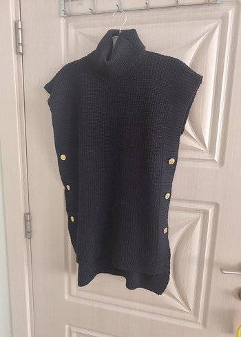 Düğmeli Siyah Boğazlı Kolsuz Triko Süveter - Görsel 2