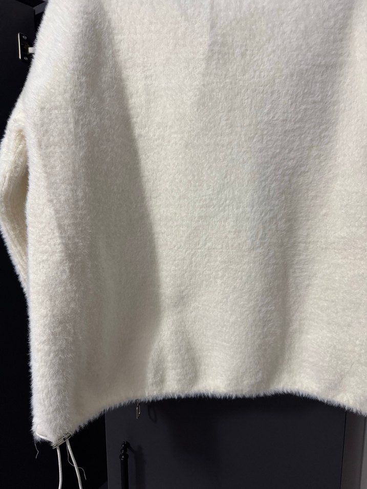 Siyah Detaylı Beyaz Kadın Peluş Ceket - Görsel 5
