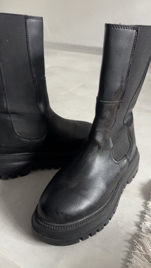 Siyah bot - Görsel 2