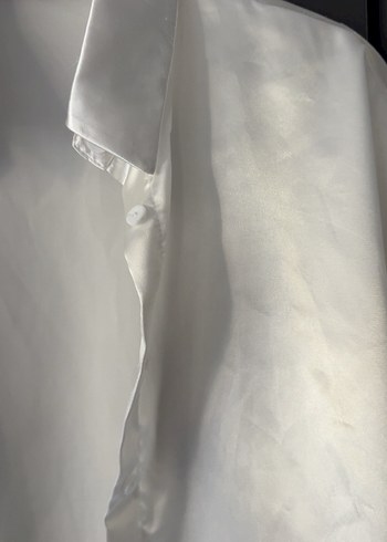 Beyaz Uzun Kollu Düğmeli Saten Gömlek - Görsel 4