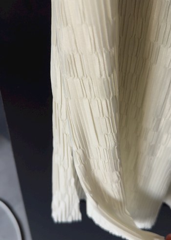 Zara Kadın Beyaz Piliseli Uzun Elbise - Görsel 4