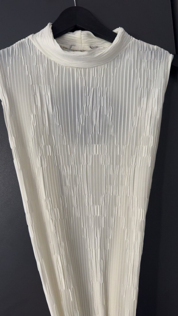 Zara Kadın Beyaz Piliseli Uzun Elbise - Görsel 3