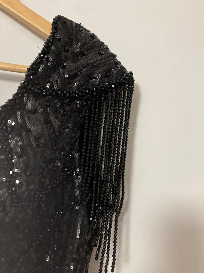 Siyah Uzun Drapeli V Yaka Gotik Elbise - Görsel 5