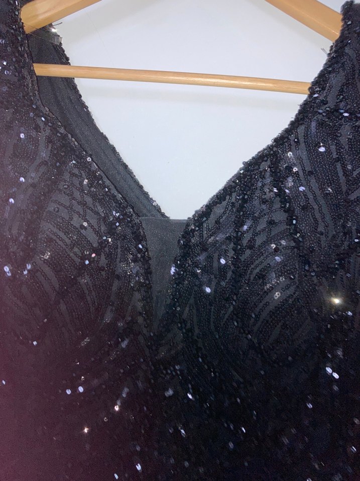 Siyah Uzun Drapeli V Yaka Gotik Elbise - Görsel 2