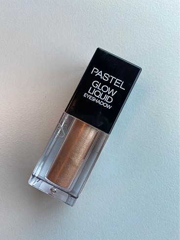 PASTEL GLOW LIQUID EYESHADOW 222