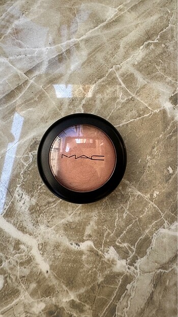 MAC CREAM COLOUR BASE / AYDINLATICI BAZ A92 buzlu ışıltılı yumuş