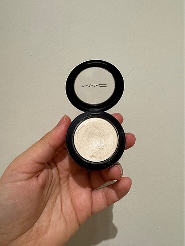Beden MAC CREAM COLOUR BASE / AYDINLATICI BAZ A82 pearl